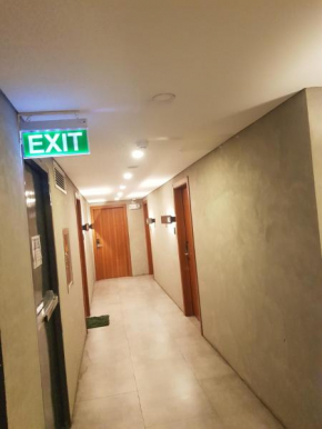 Affable 1BR Servce Apartmnt 2pax allows 5pax no wifi 22088